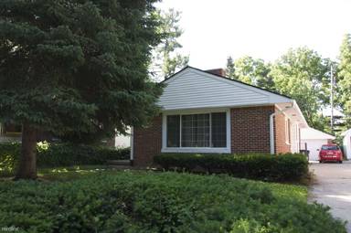 Main picture of 1614 South Blvd