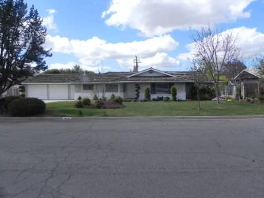 Main picture of 5699 N Briarwood Ave