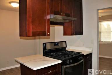 Main picture of 4345 Leslie St
