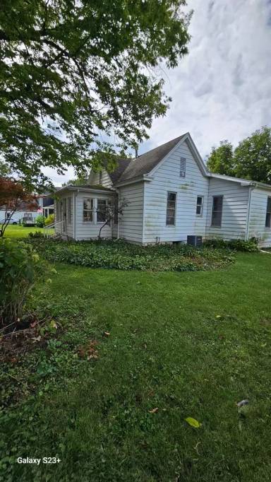 Main picture of 415 N Maple Ave