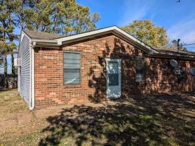 Main picture of 105 Bandywood Ct