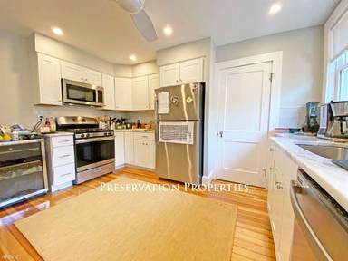 Main picture of 244 Waverley St