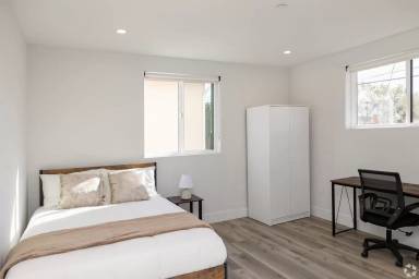 Main picture of 3001 Van Buren Pl