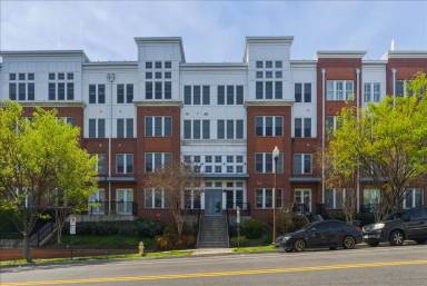 Main picture of 1418 N Rhodes St