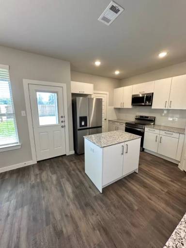 Main picture of 9913 Grosbeak Ln
