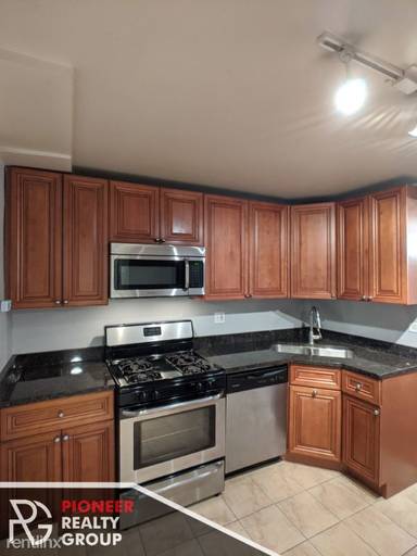 Main picture of 5027 N Harding Ave