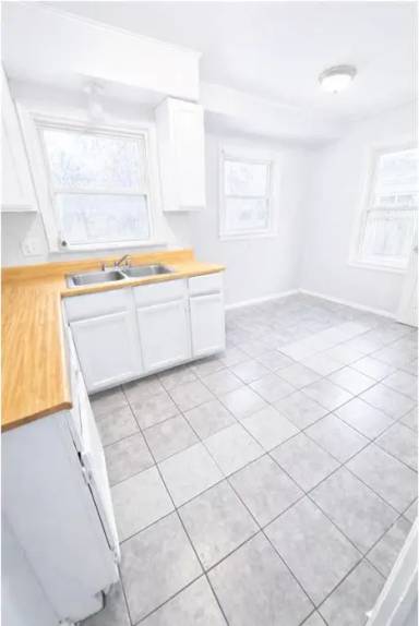 Main picture of 18452 Shaftsbury Ave