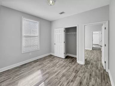 Main picture of 815 Elmira Ave