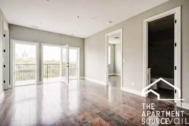 Main picture of 2219 W Chicago Ave