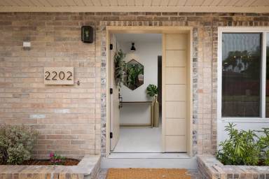 Main picture of 2216 Robyn Ln