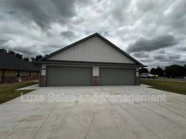 Main picture of 7303 NW 38th St