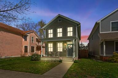 Main picture of 820 W Jefferson Blvd