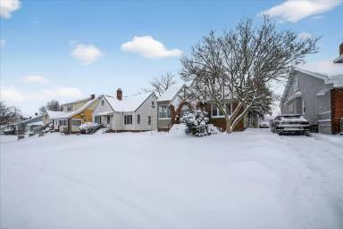 Main picture of 4977 E 90th St