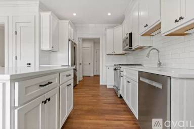 Main picture of 99 Lynde St