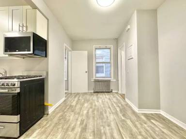 Main picture of 324 E 9th St