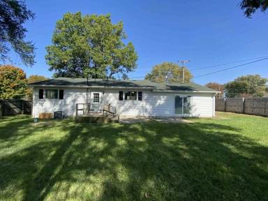 Main picture of 855 E Center Rd