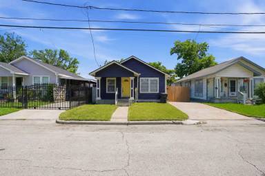 Main picture of 5315 Bell St