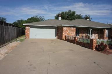 Main picture of 7904 Aberdeen Ave