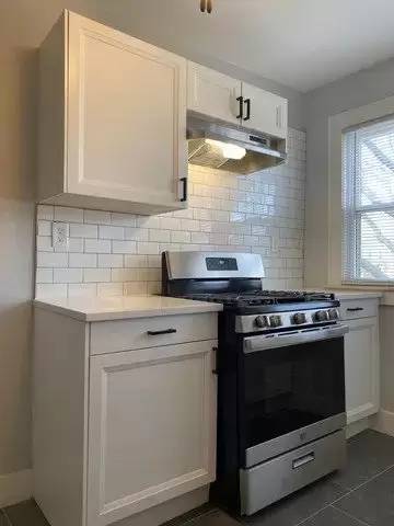 Main picture of 137 E Henry St