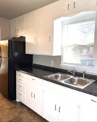 Main picture of 1702 W Britton Rd