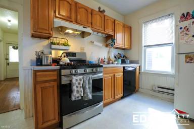 Main picture of 44 Easton St