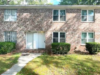 Main picture of 406 Crestview Dr