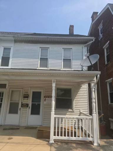 Main picture of 533 W Broadway