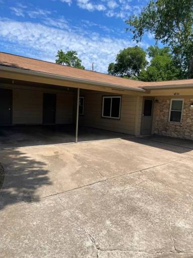 Main picture of 7402 Southgate Ln