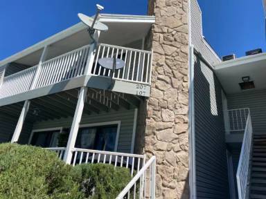 Main picture of 921 S Walden St
