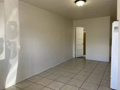 Main picture of 318 E 12th St