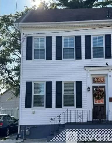 Main picture of 429 Reynolds St