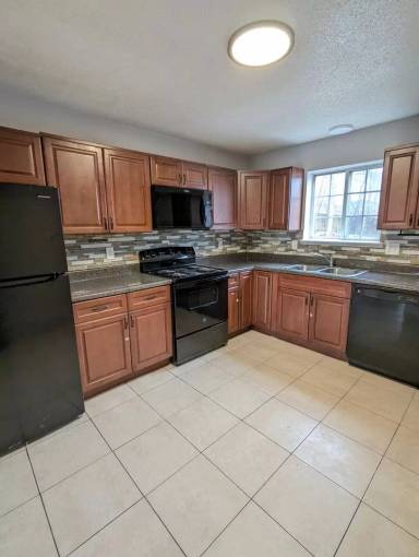 Main picture of 1161 E Main St