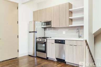 Main picture of 81 Stanhope St
