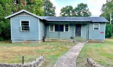 Main picture of 3551 W College St