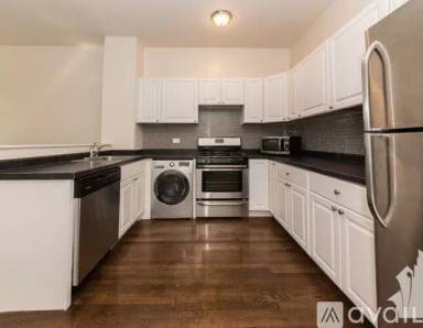 Main picture of 2147 N Fremont St