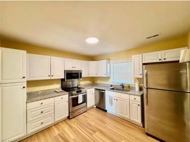 Main picture of 383 Circuit Lane