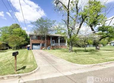 Main picture of 213 Cumberland Dr SE