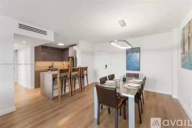 Main picture of 1500 Bay Dr