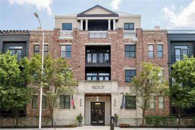 Main picture of 355 E Ohio St