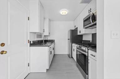 Main picture of 117 42nd St