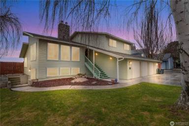 Main picture of 815 Edgewater Ln