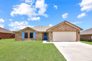 Main picture of 305 Sandra Sue Dr