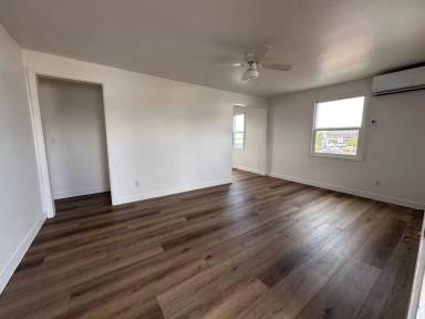 Main picture of 660 Clay St E