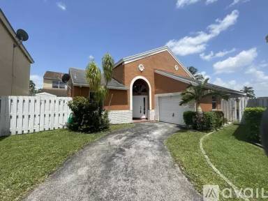 Main picture of 10861 SW 11th Mnr