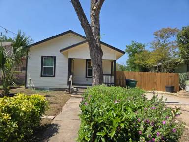 Main picture of 1049 Sacramento