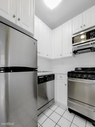 Main picture of 1588 York Ave