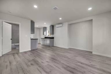 Main picture of 5846 Denver Ave