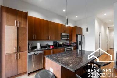 Main picture of 1354 W Augusta Blvd