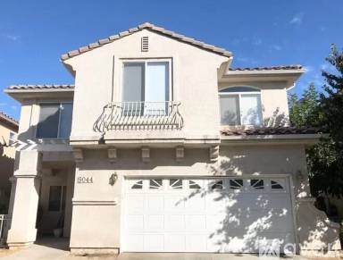 Main picture of 9044 Hayvenhurst Ave