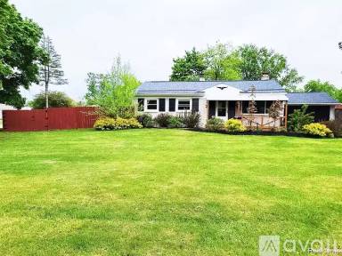 Main picture of 47880 Roland St